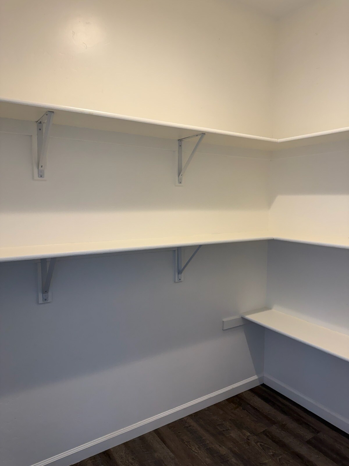 Kitchen pantry - 471 E Newlove Dr