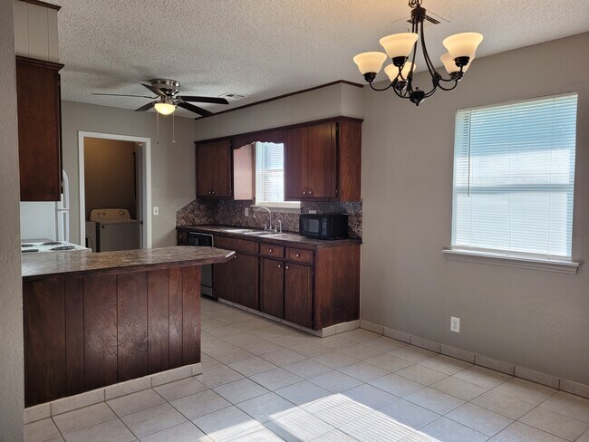 Building Photo - 1437 S Will Rogers Dr