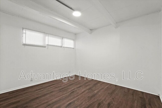 Building Photo - 914 N 70th St