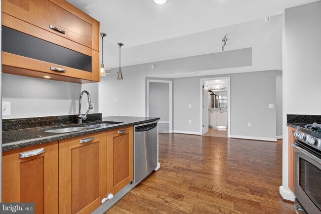 Building Photo - 2451 Midtown Ave