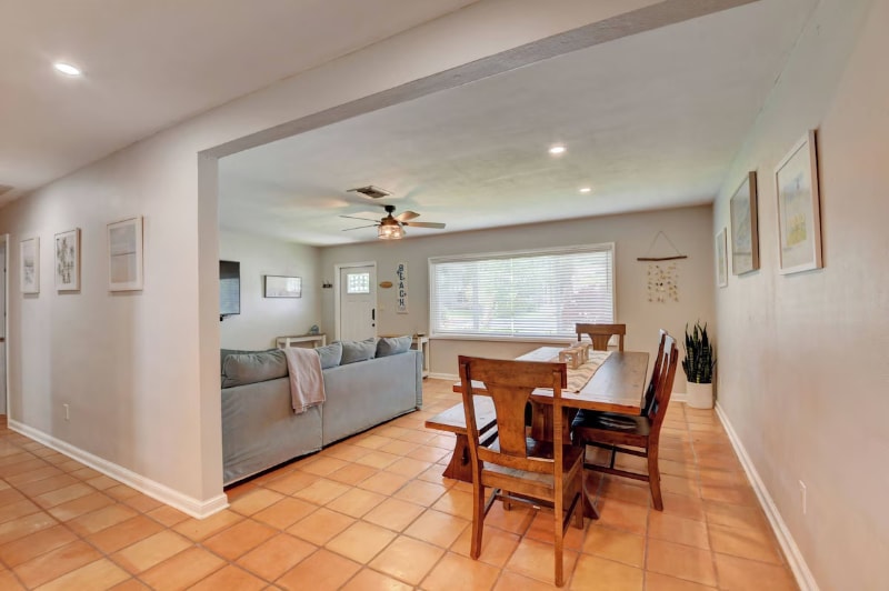 Building Photo - 721 NE 8th Ave