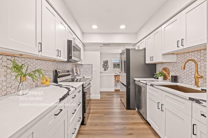 Building Photo - 5908 S Manhattan Ave