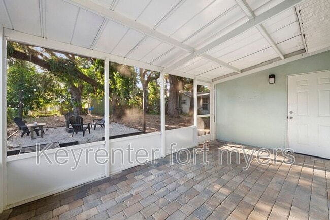 Building Photo - 236 Delray Ave