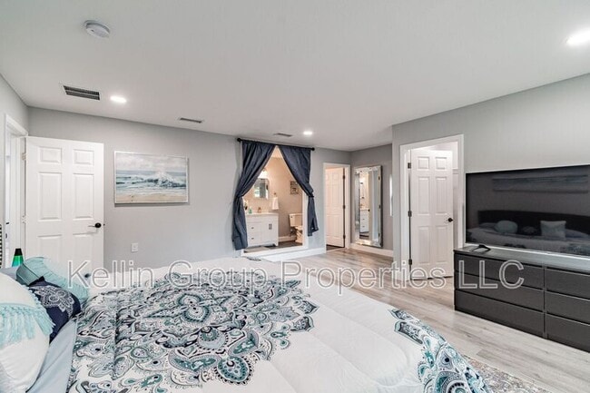 Building Photo - 2221 Calexico Way S