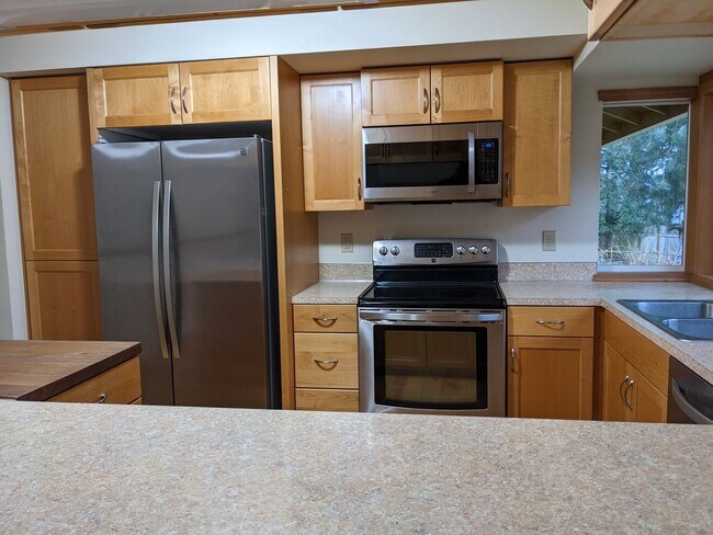 Building Photo - Amazing 4 bedroom home