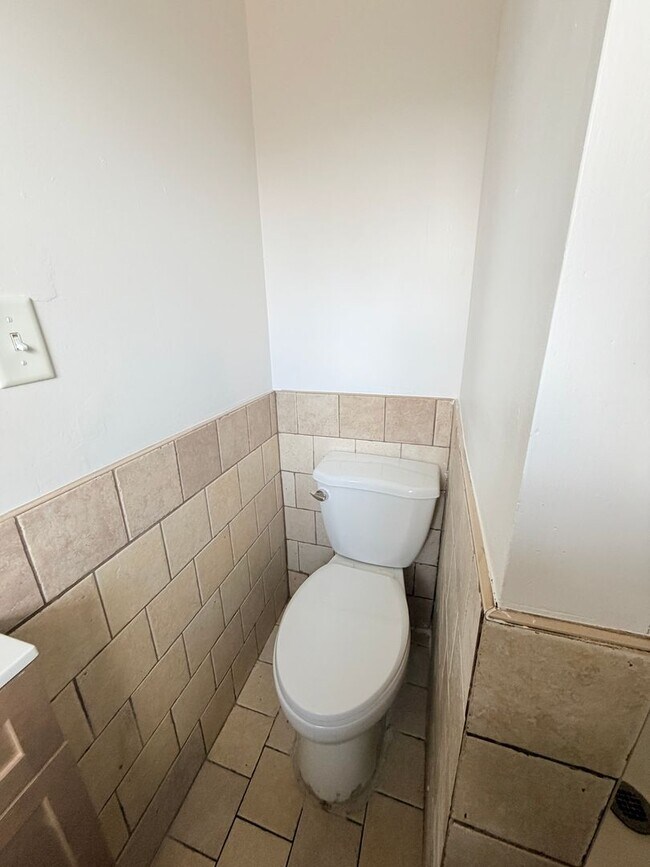 Building Photo - JUST REDUCED: Now Showing this 4 Bedroom/2 bath in New Whiteland, IN