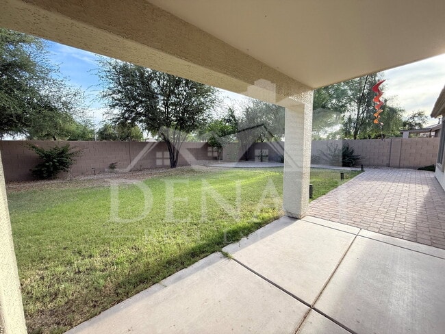 Building Photo - 1845 E Aloe Pl