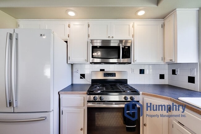 Building Photo - Charming home minutes from Settler's Park