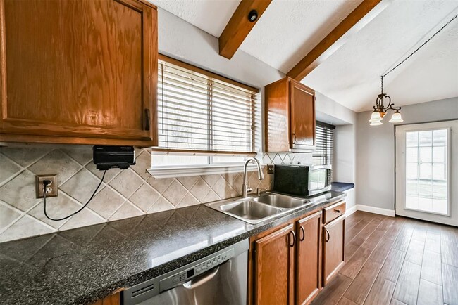 Building Photo - 8131 Split Oak Dr