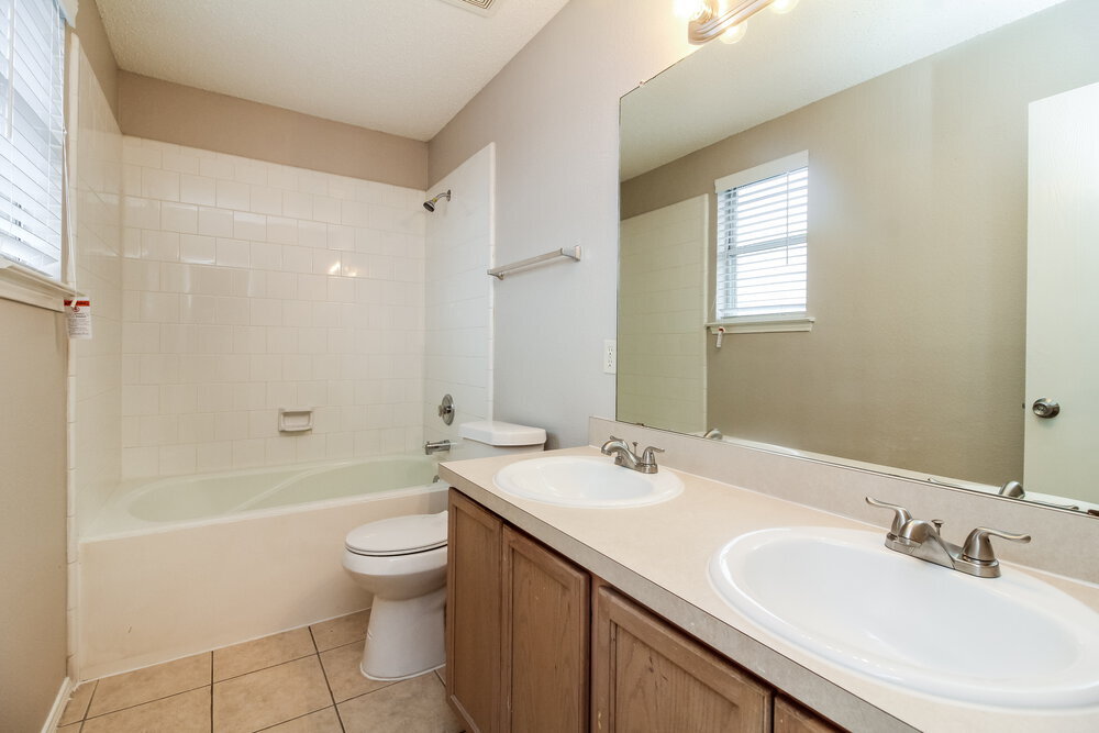 Building Photo - 1616 Columbia Dr