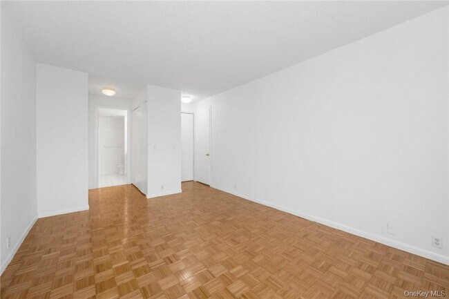 Building Photo - 35 N Chatsworth Ave