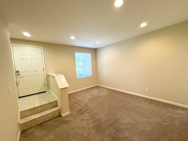 Building Photo - 207 Heligan Ln