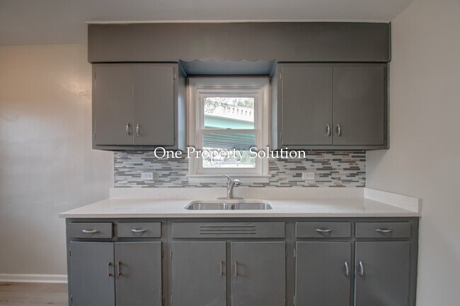 Building Photo - 1209 Logan St