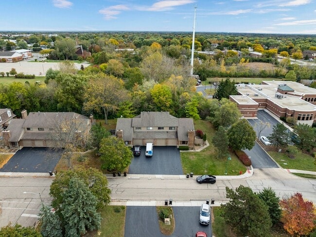 Building Photo - 136 Mohawk Trail