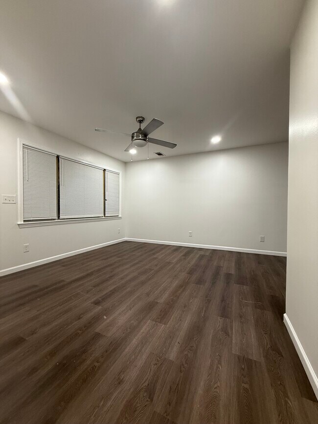 Building Photo - 3992 Ridgedale St