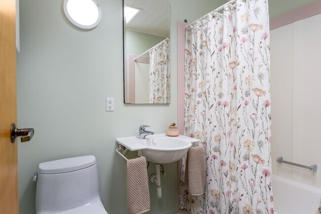 Building Photo - San Mateo Highlands Eichler Mid-Century 3/...