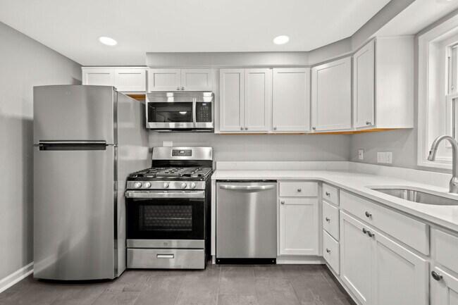 Quartz counter tops and stainless steel appliances - 132 Sheldon Ave