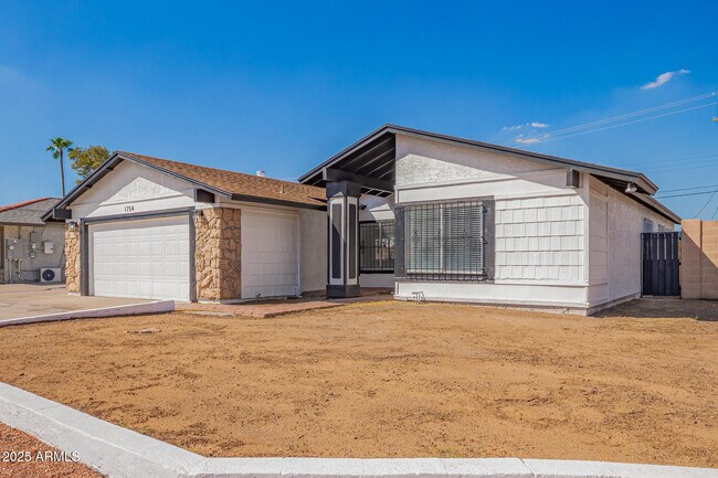 Building Photo - 1754 E Alta Vista Rd