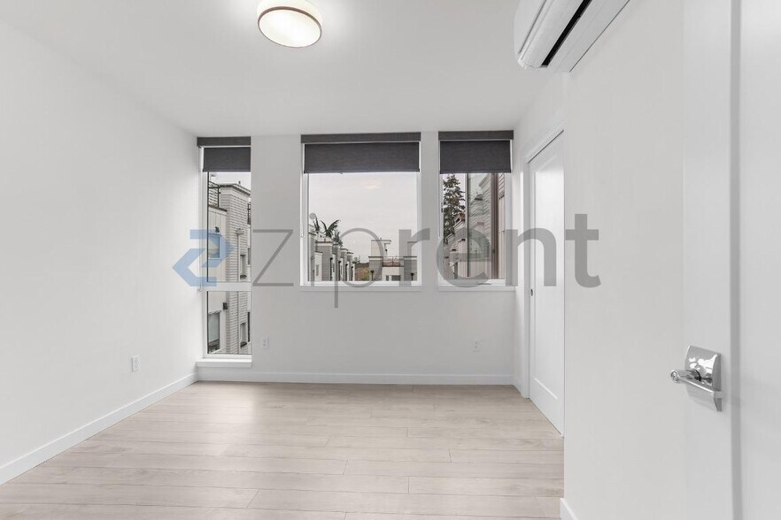 Building Photo - Unit C