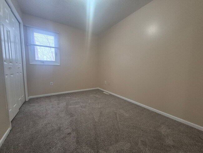 Building Photo - 896 Wescott Square