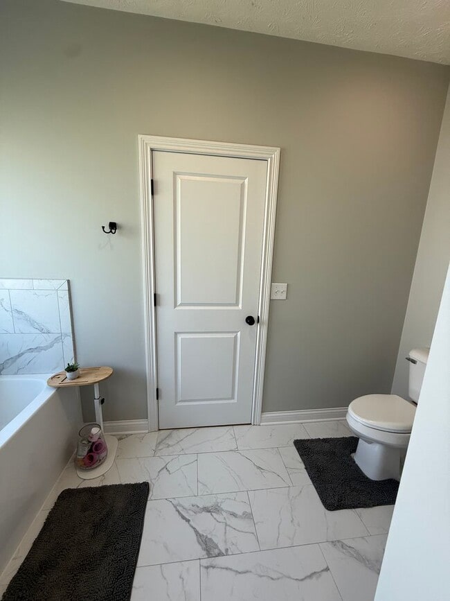 Building Photo - 128 Aiden Ln