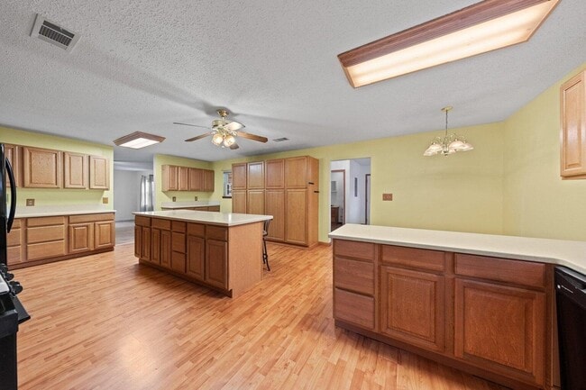 Building Photo - 122 Beach Dr