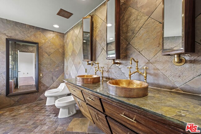 Building Photo - 2222 Bancroft Ave