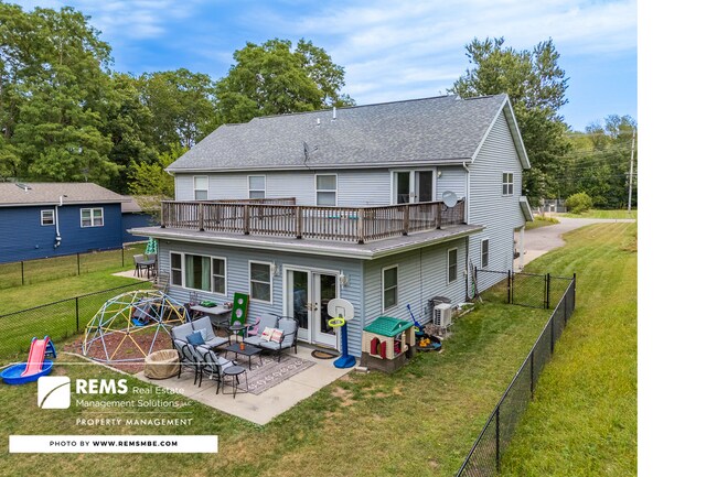 Building Photo - 815 Island Ct