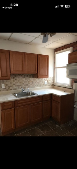 Building Photo - 5240 Sylvester St