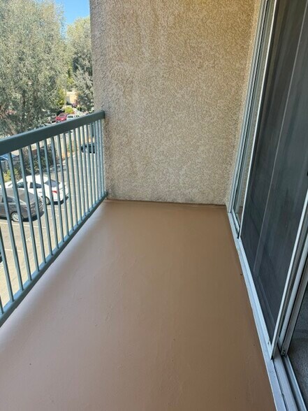 Balcony - 18307 Burbank Blvd