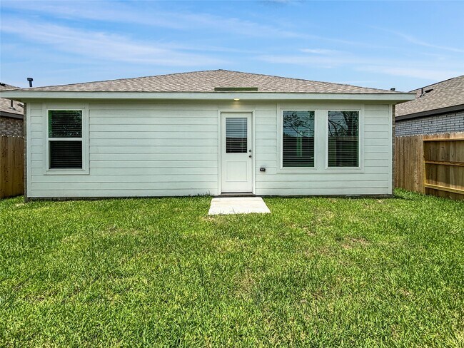 Building Photo - 5830 Starling Dr