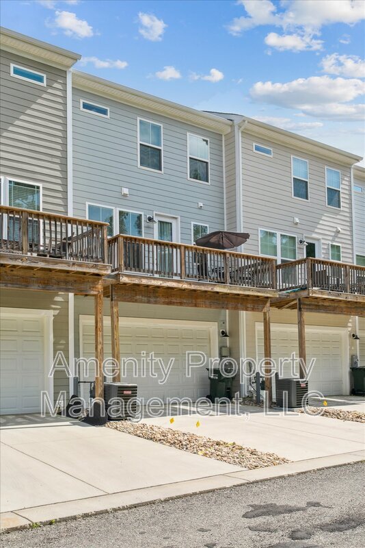 Building Photo - 121 Daybeacon St