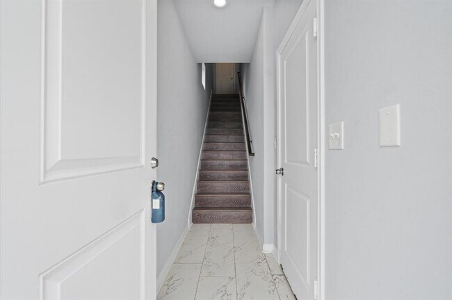 Building Photo - 18835 Elegance Ave