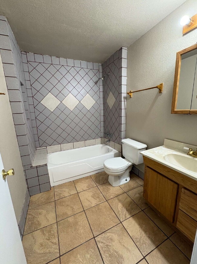 Building Photo - 3 bedroom - Allison