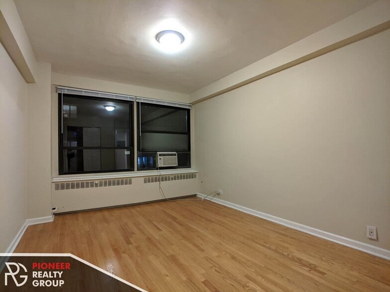 Building Photo - 4180 N Marine Dr
