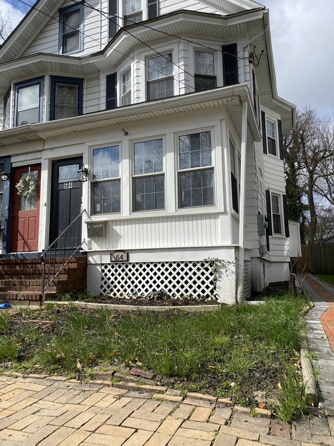 Building Photo - 64 Grove St