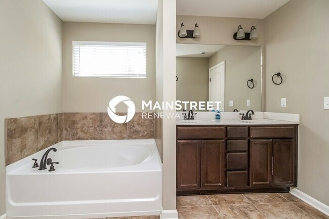 Building Photo - 4 Bedroom Pet-Friendly Home in La Vergne, TN with Main Street Renewal
