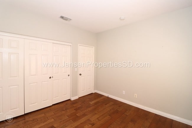 Building Photo - 2 Bed, 2 Bath Townhome w/ Garage and Laundry