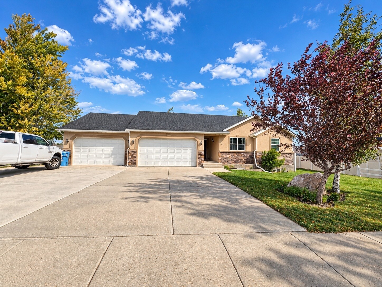Building Photo - 305 N Appleview Dr