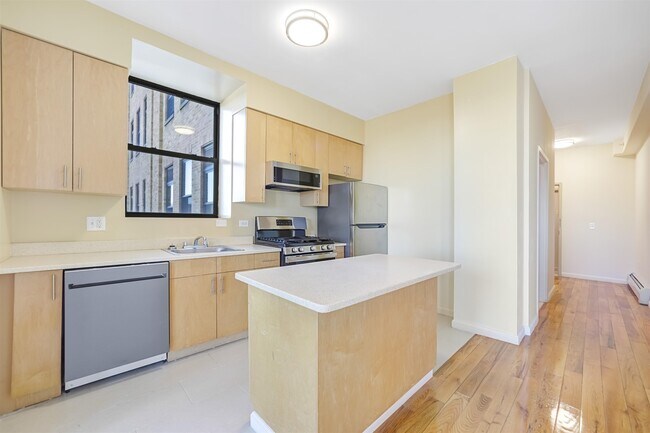 Building Photo - 520 Belleville Ave