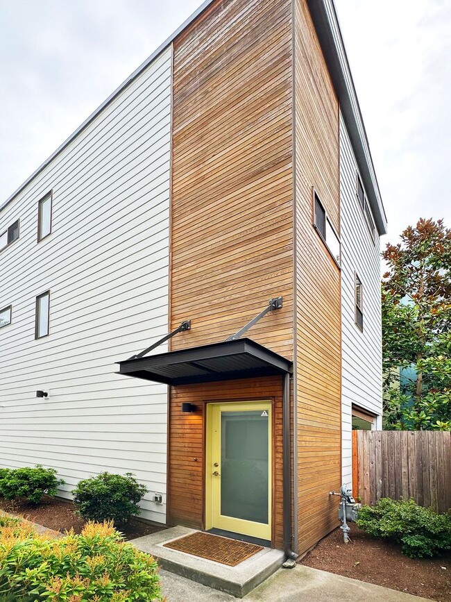 Primary Photo - 3Bd/3Ba Seattle Townhouse
