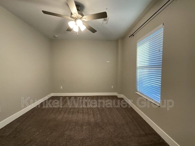 Building Photo - 1212 Hickory Point Dr