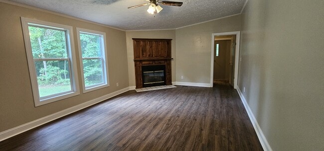 Building Photo - 651 E Sanders Rd
