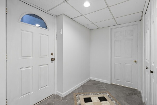 Building Photo - 142 Wolcott St