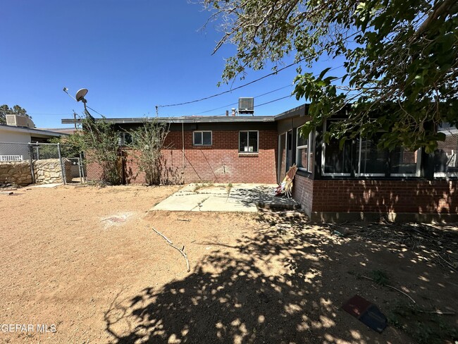 Building Photo - 10336 Windsor Dr