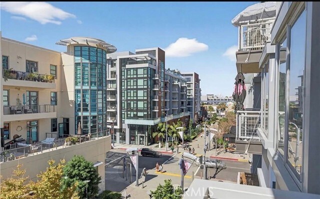 Building Photo - 150 The Promenade N