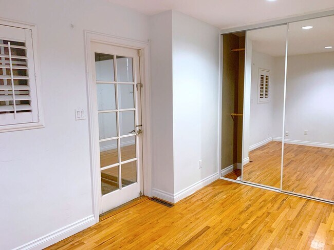 Building Photo - 4BD 2 BA on Dorothy Way!