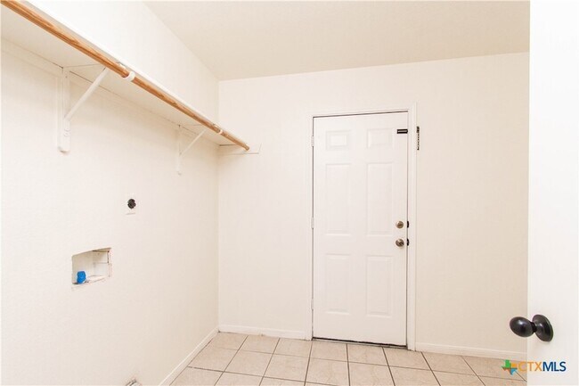 Building Photo - 11 Basswood Ct