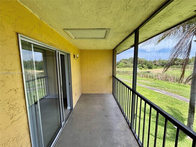 Building Photo - 1822 Meadows Cir