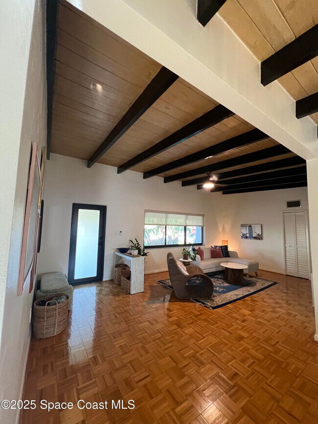 Building Photo - 2245 Sunset Ave